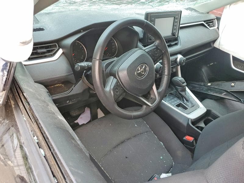 2021 TOYOTA RAV4 XLE 8