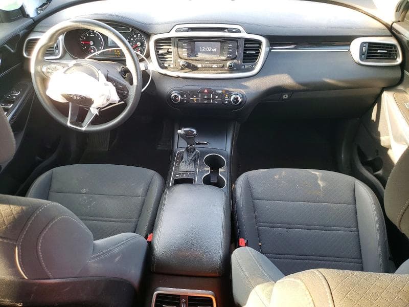 2017 KIA SORENTO LX 8