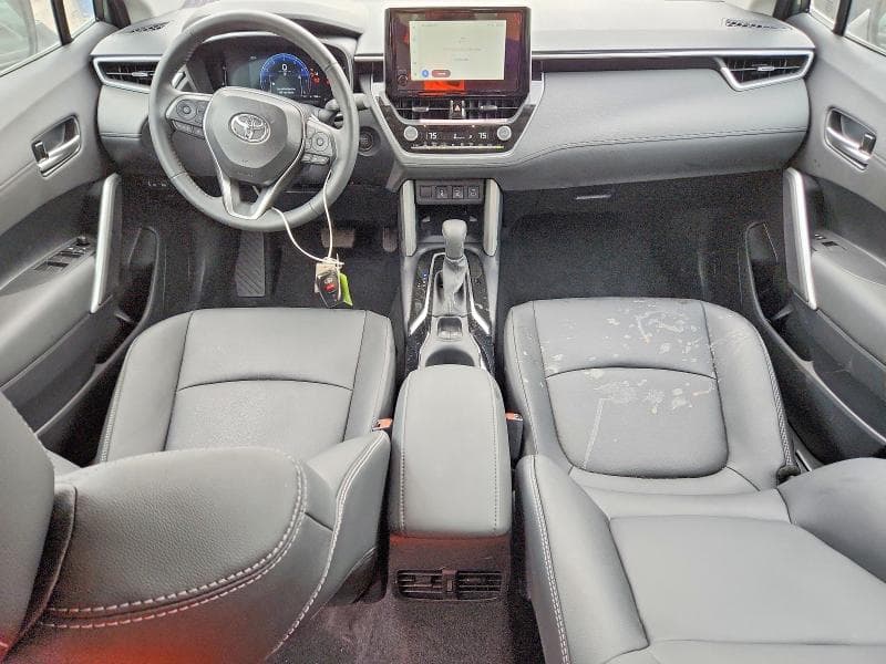 2025 TOYOTA COROLLA CROSS XLE 8