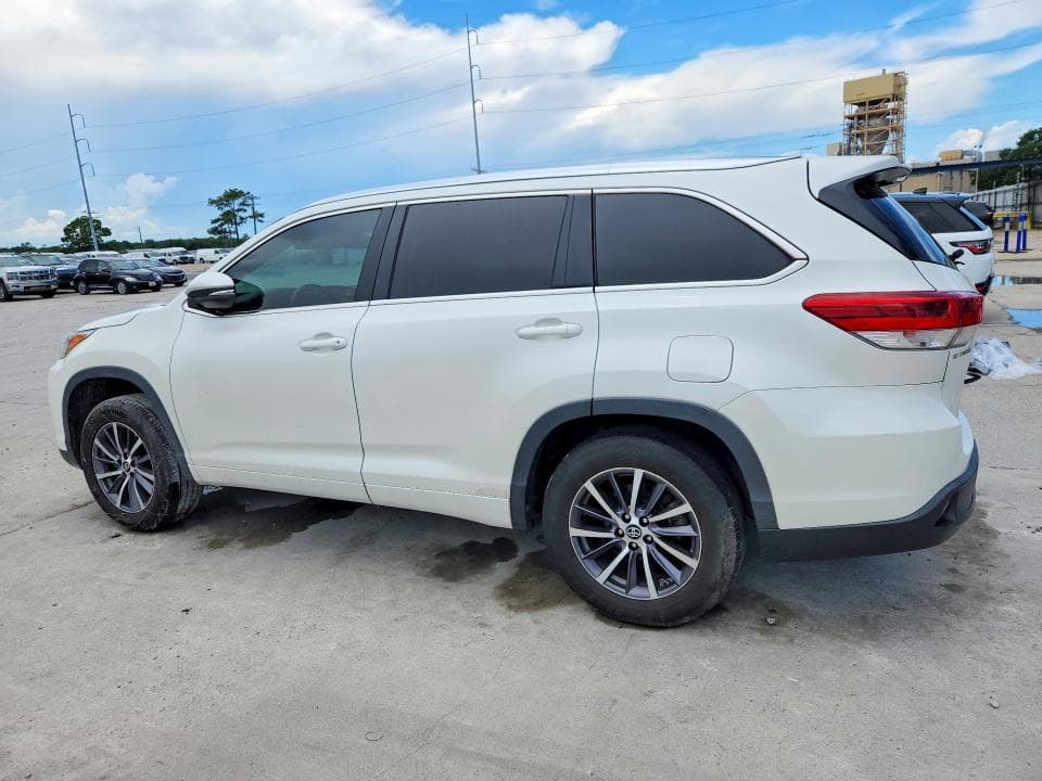 2017 TOYOTA HIGHLANDER XLE 2