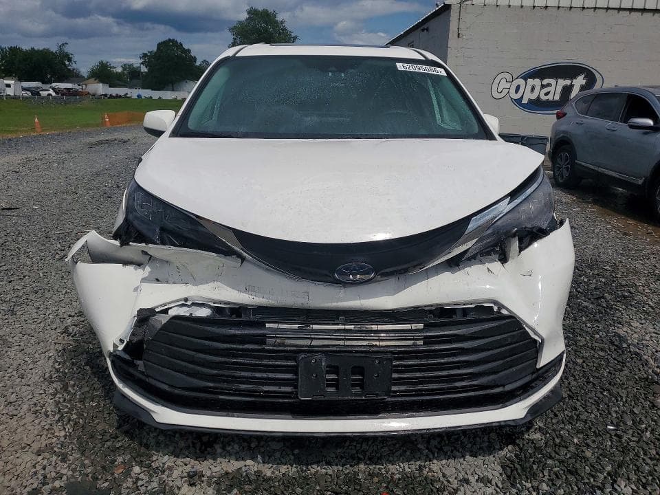 2025 TOYOTA SIENNA LE 5