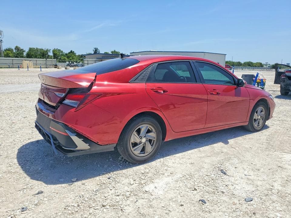 2025 HYUNDAI ELANTRA SE 3
