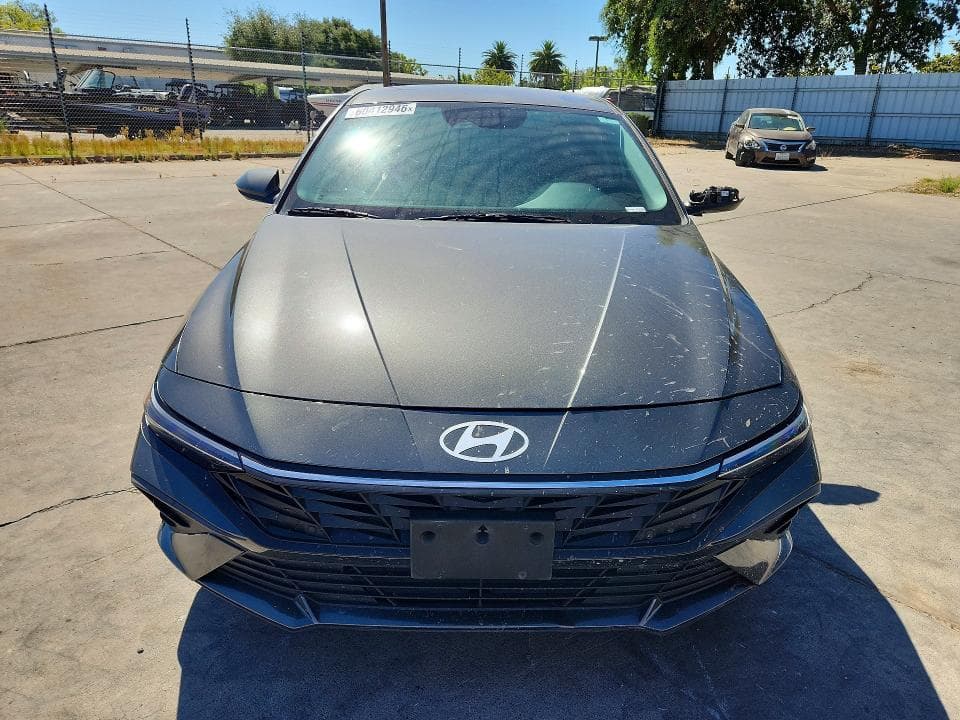2024 HYUNDAI ELANTRA BLUE 5