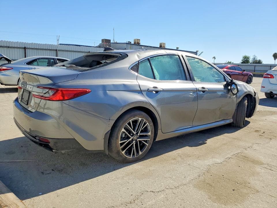 2025 TOYOTA CAMRY XLE 3