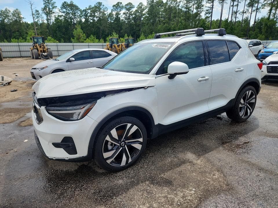 2023 VOLVO XC40 PLUS - 1