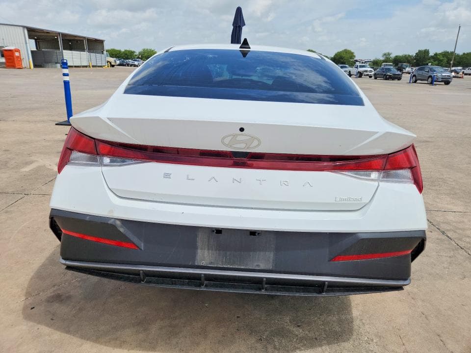 2024 HYUNDAI ELANTRA SE 6