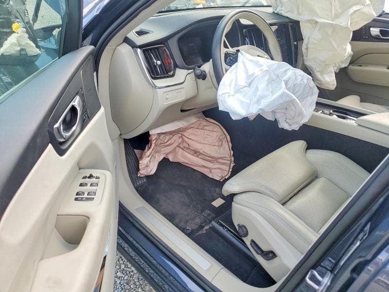 2022 VOLVO XC60 B6 INSCRIPTION 8