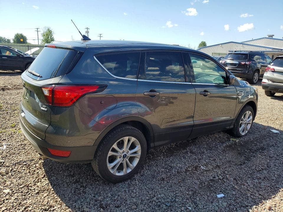 2019 FORD ESCAPE SE 3