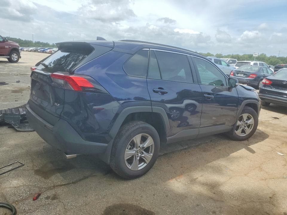 2025 TOYOTA RAV4 XLE 3
