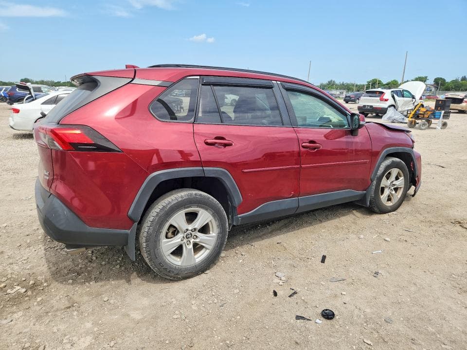 2019 TOYOTA RAV4 XLE 3