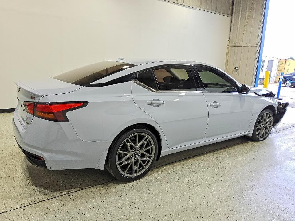 2023 NISSAN ALTIMA 2.0 SR 3