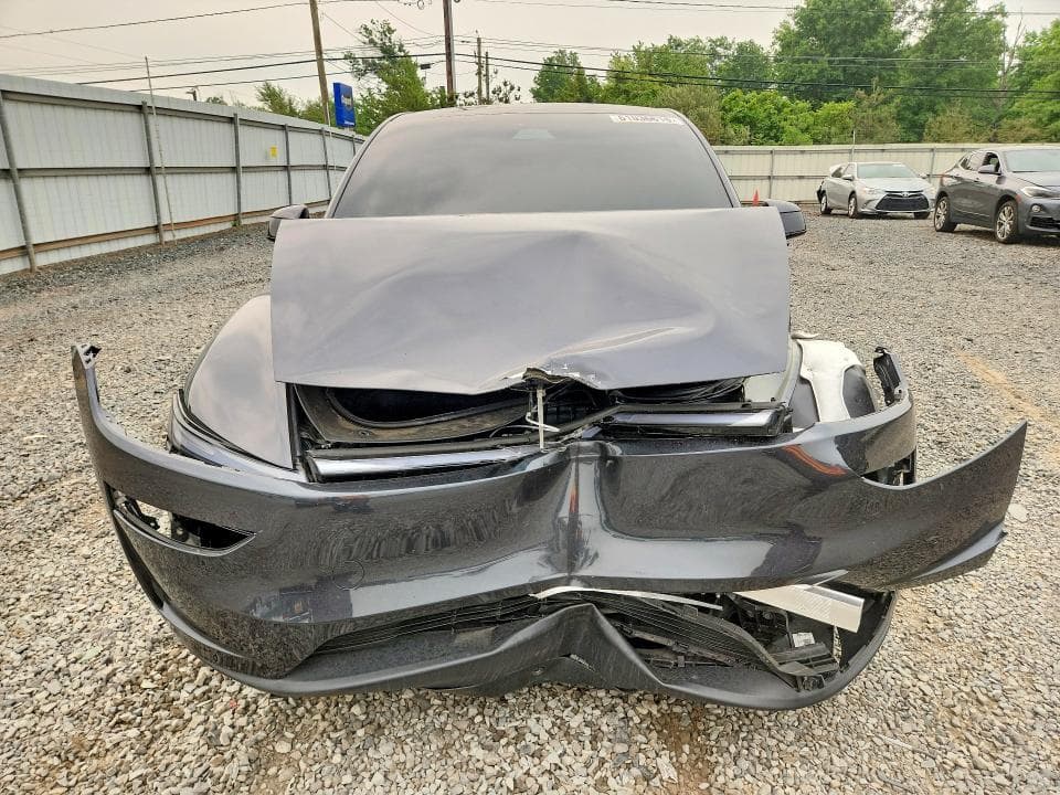 2026 TESLA MODEL Y 5