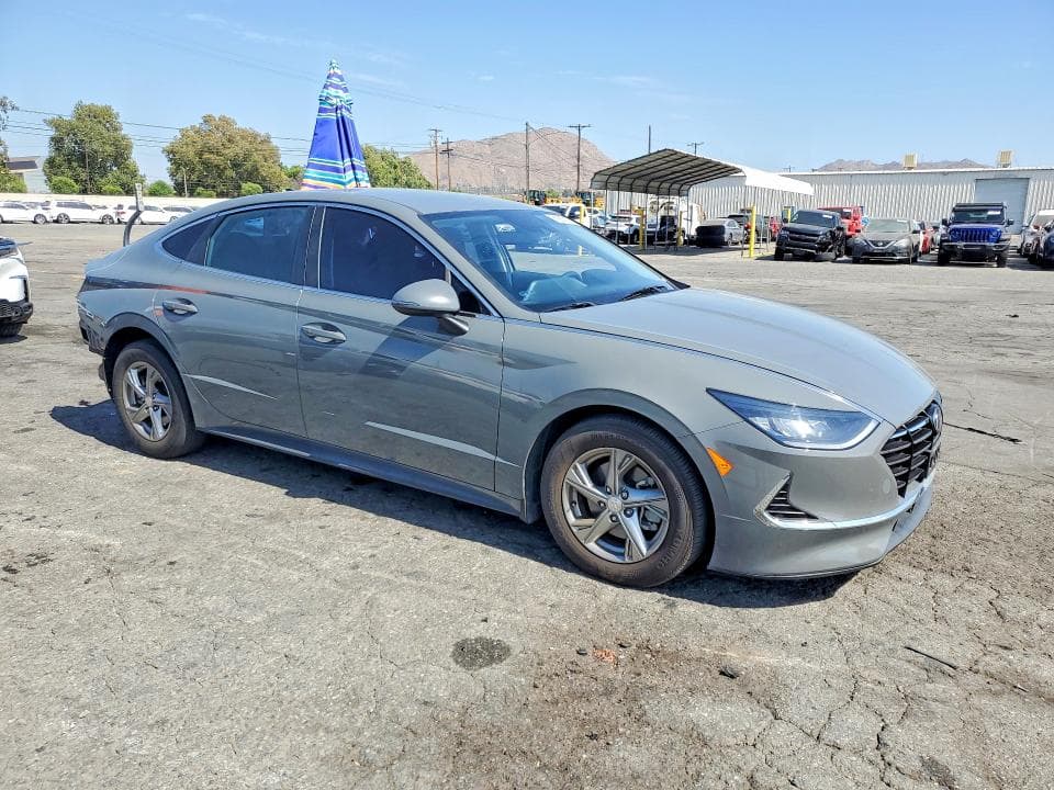2022 HYUNDAI SONATA SE 4