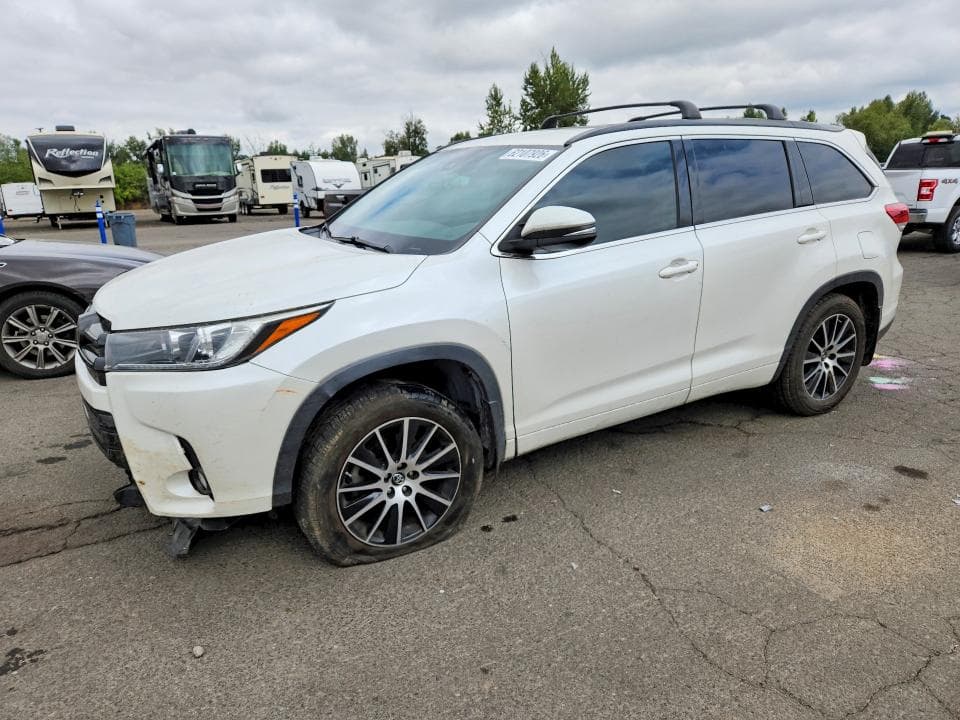 2018 TOYOTA HIGHLANDER SE - 1