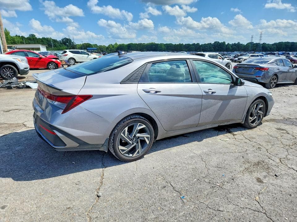 2025 HYUNDAI ELANTRA SEL SPORT 3