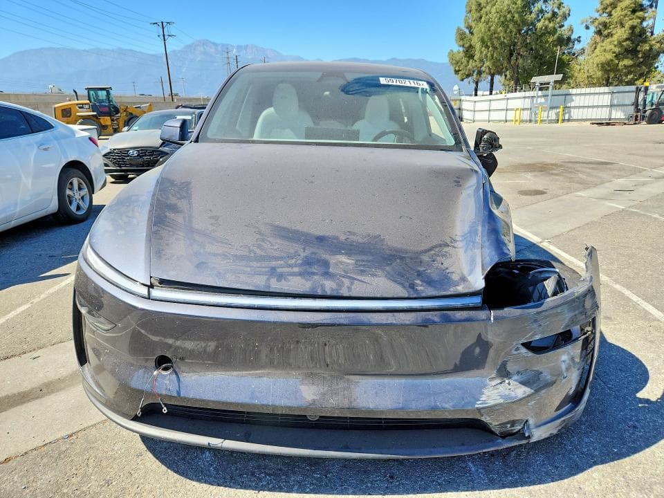 2026 TESLA MODEL Y 5