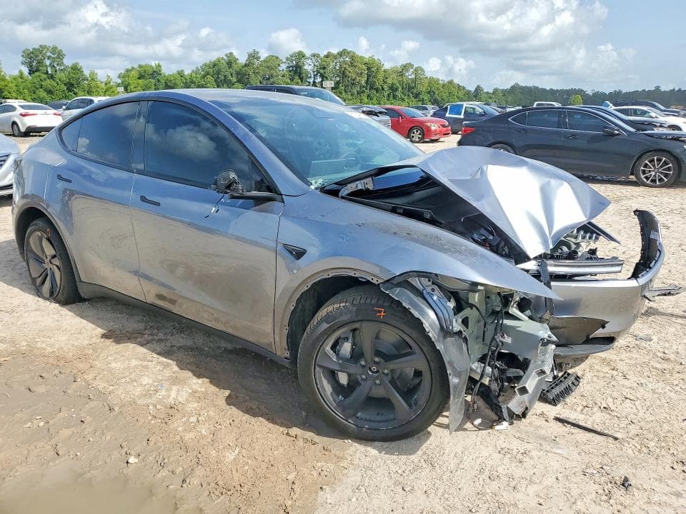 2026 TESLA MODEL Y 4