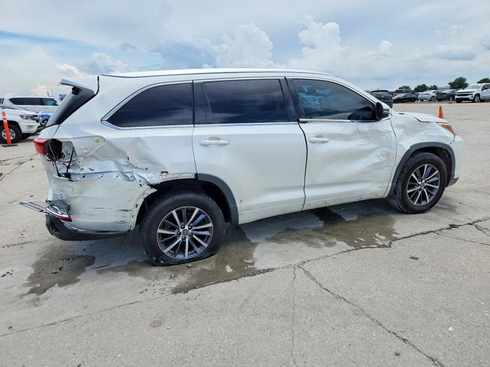 2017 TOYOTA HIGHLANDER XLE 3