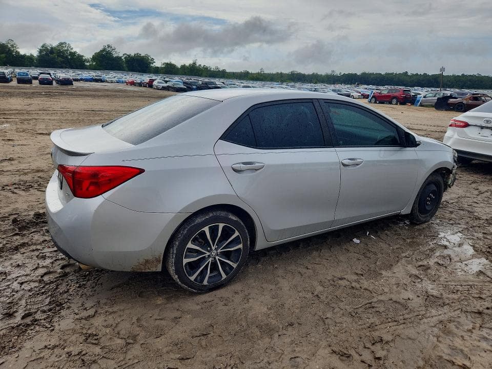 2017 TOYOTA COROLLA SE 3