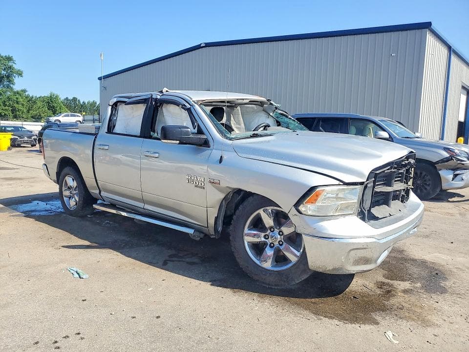 2019 RAM 1500 CLASSIC SLT 4