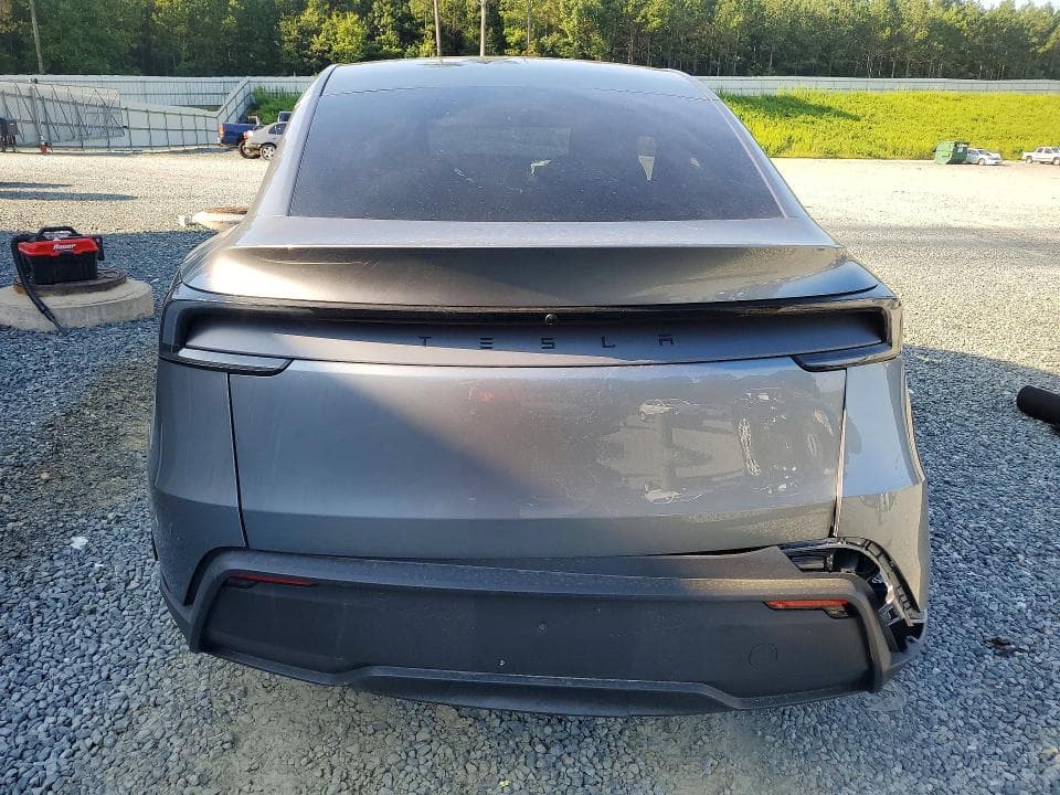 2026 TESLA MODEL Y 6