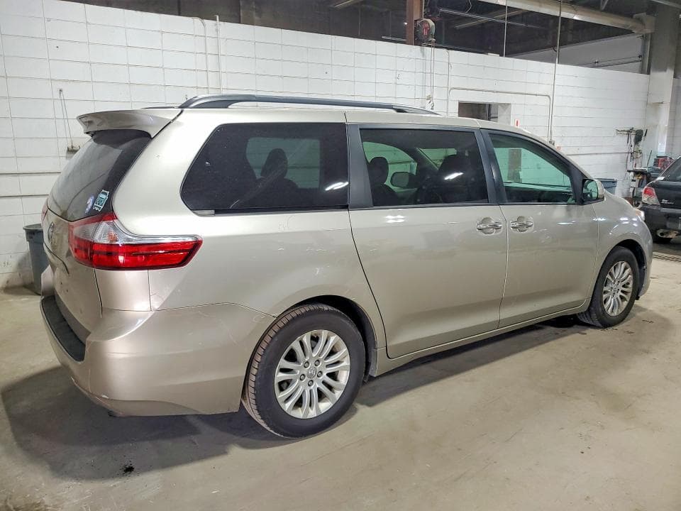 2017 TOYOTA SIENNA XLE 8-PASSENGER 3