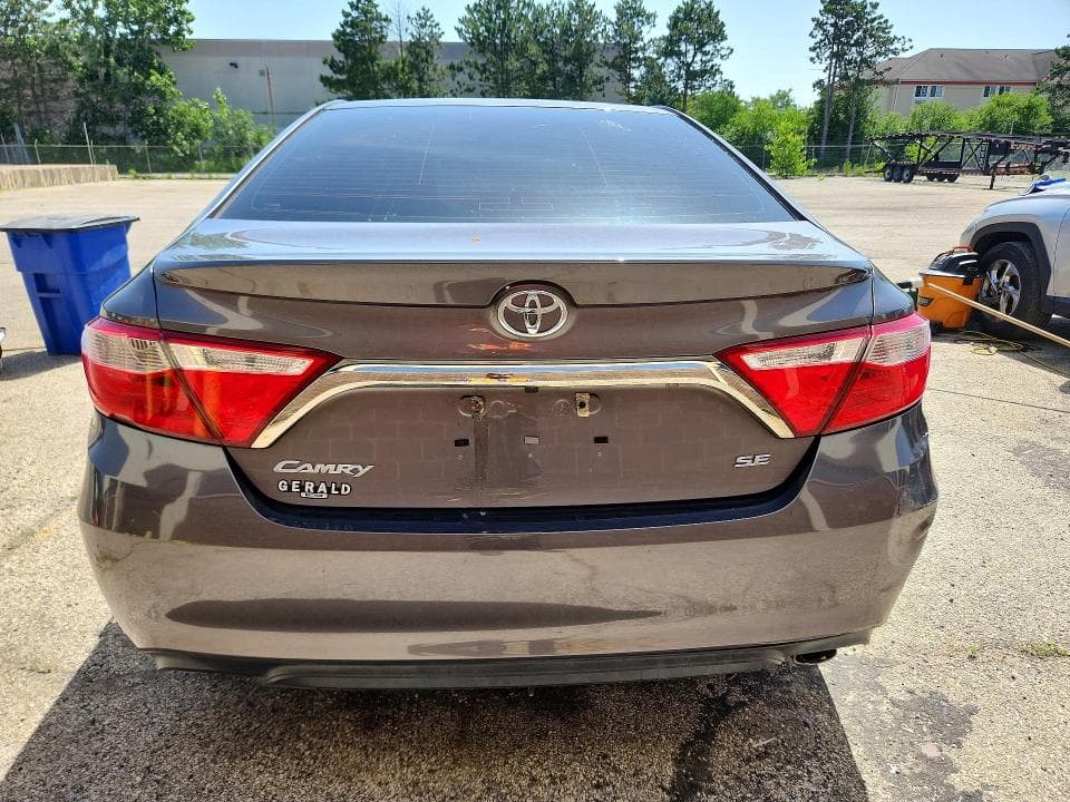 2017 TOYOTA CAMRY SE 6