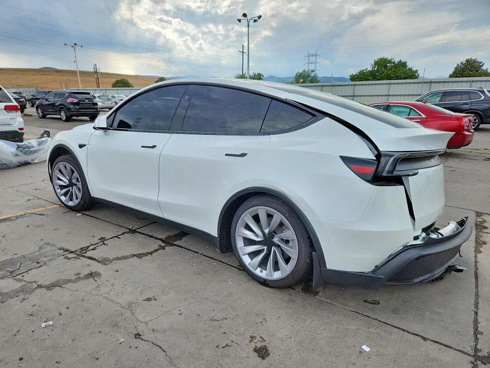 2026 TESLA MODEL Y 2