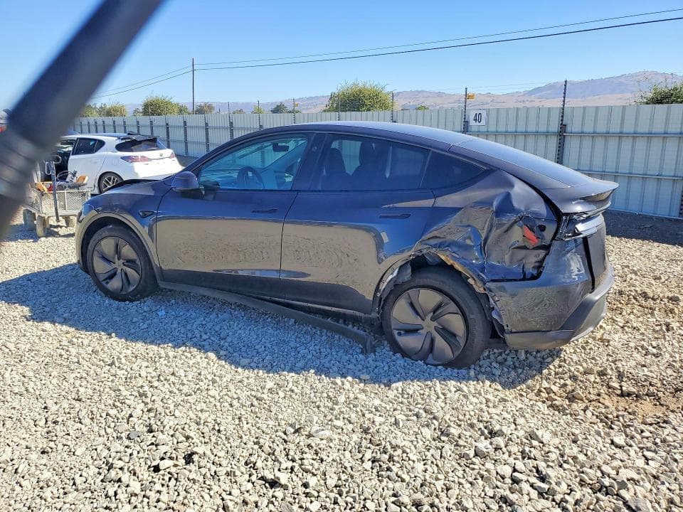 2026 TESLA MODEL Y 2