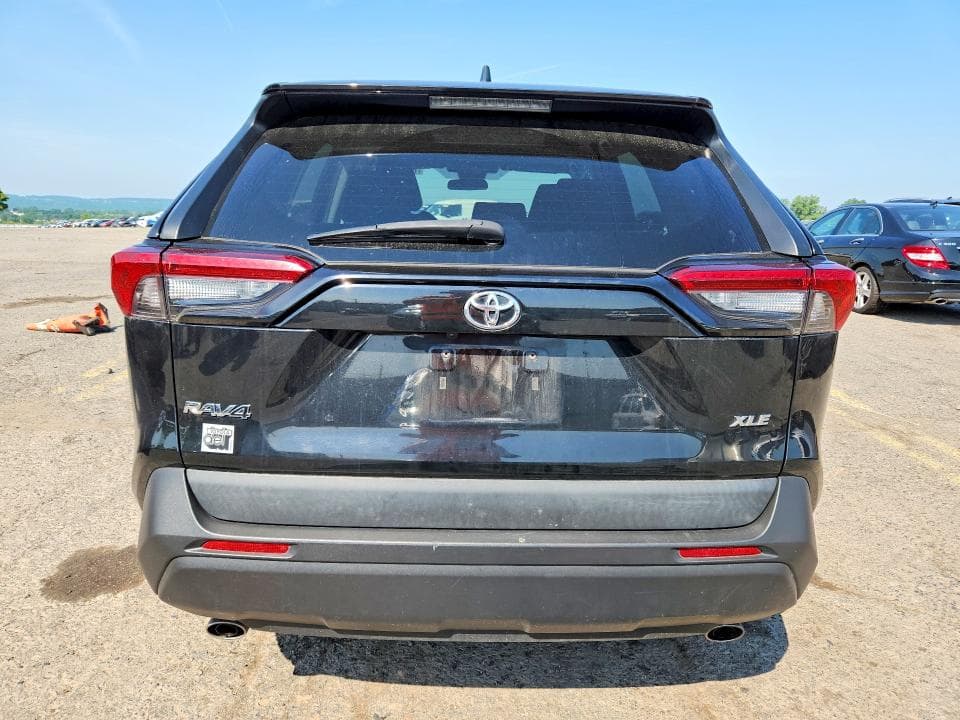 2021 TOYOTA RAV4 XLE 6