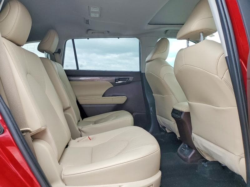 2021 TOYOTA HIGHLANDER LIMITED 11