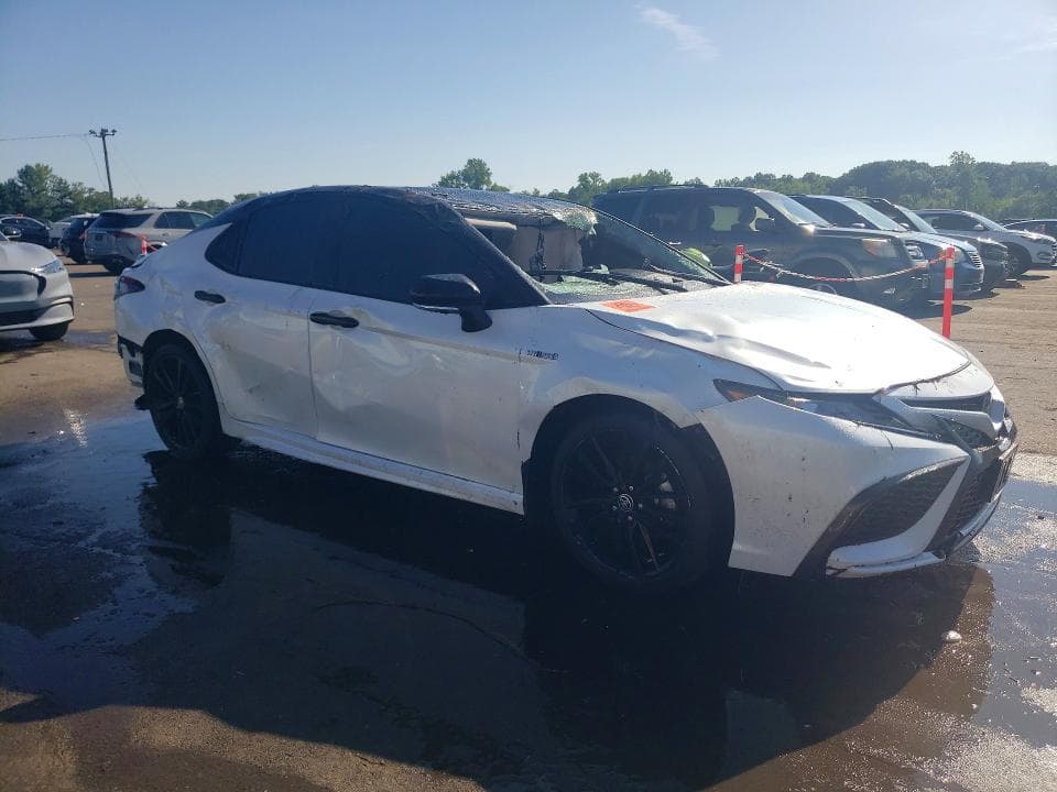 2021 TOYOTA CAMRY XSE 4