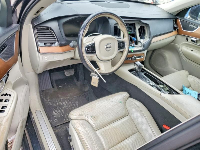 2017 VOLVO XC90 T6 8