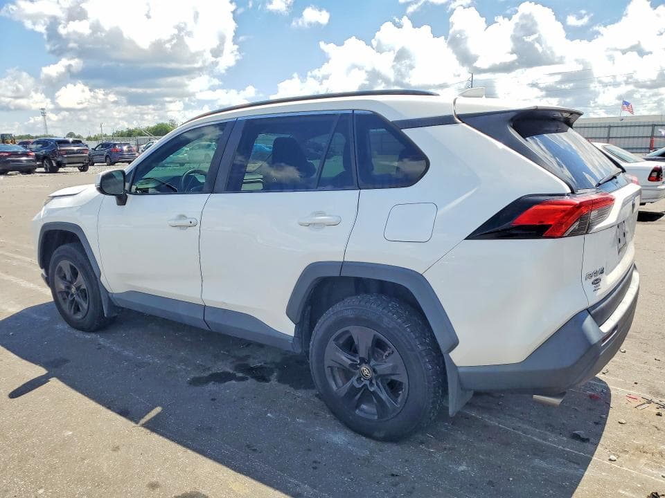 2021 TOYOTA RAV4 XLE 2