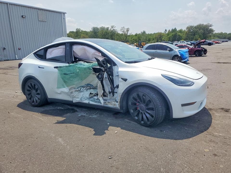 2023 TESLA MODEL Y 4