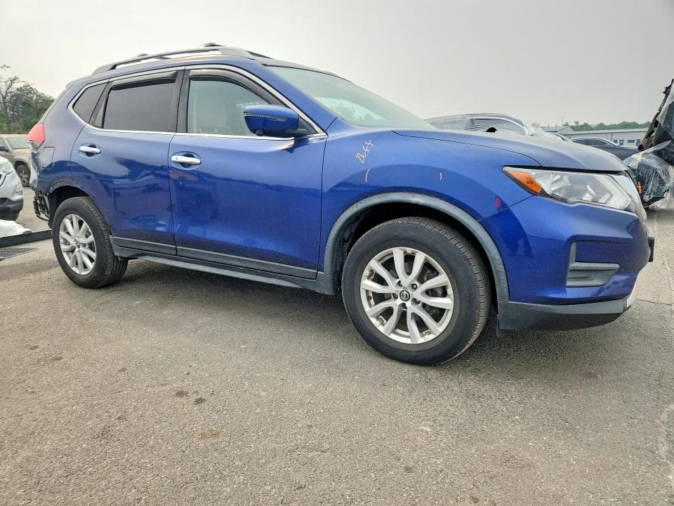2017 NISSAN ROGUE SV 4
