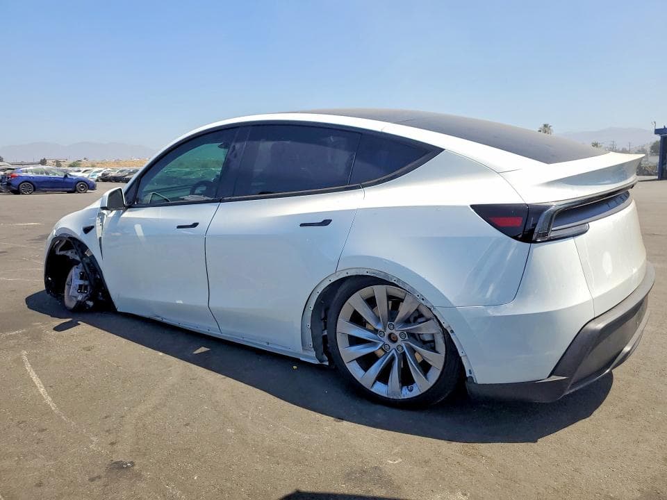 2026 TESLA MODEL Y 2