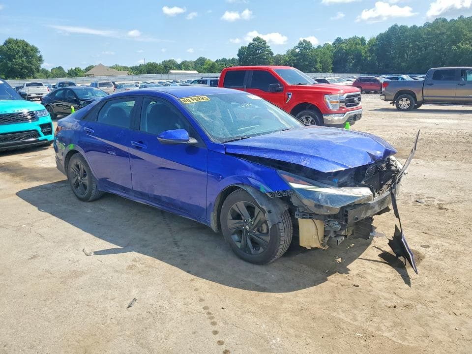 2023 HYUNDAI ELANTRA SEL 4