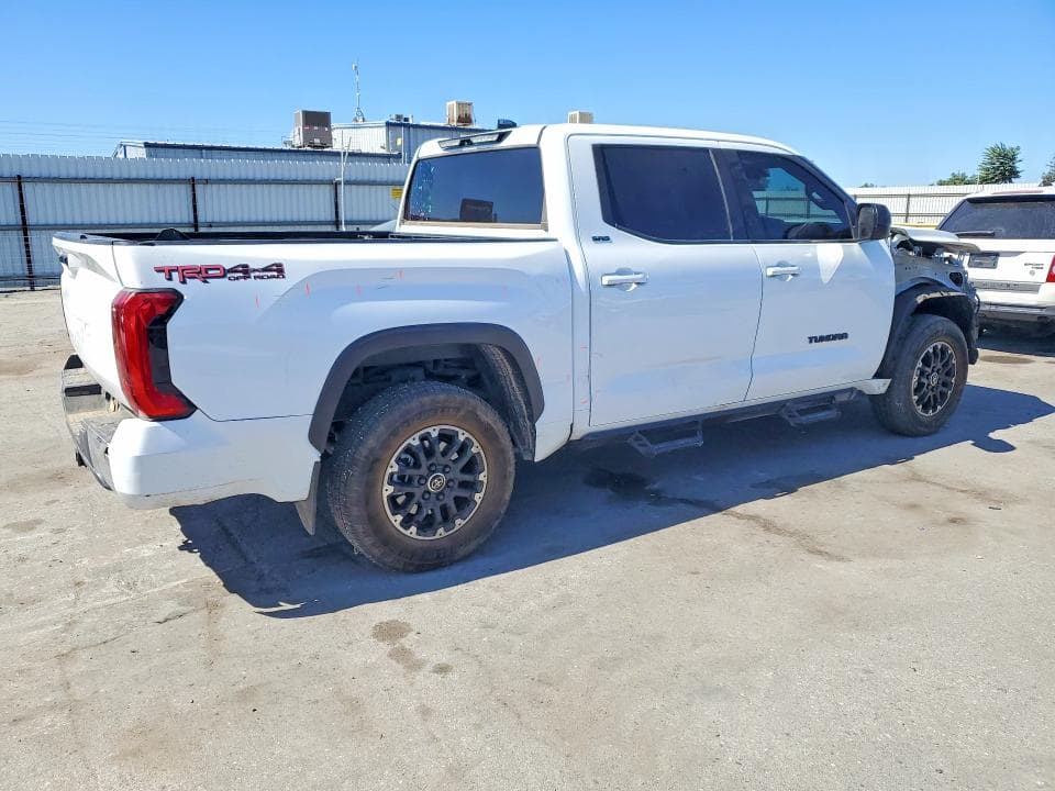 2023 TOYOTA TUNDRA SR5 3