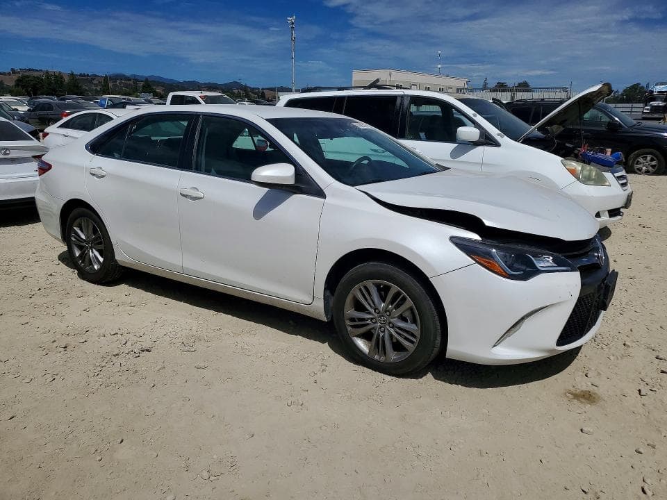 2017 TOYOTA CAMRY SE 4
