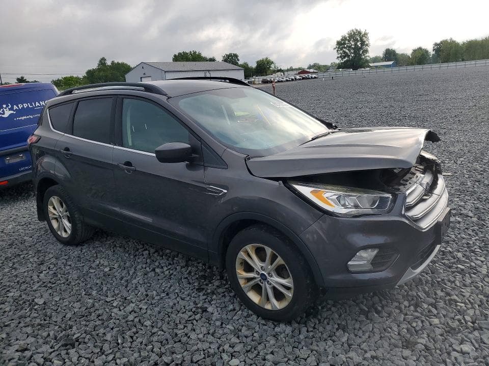 2017 FORD ESCAPE SE 4