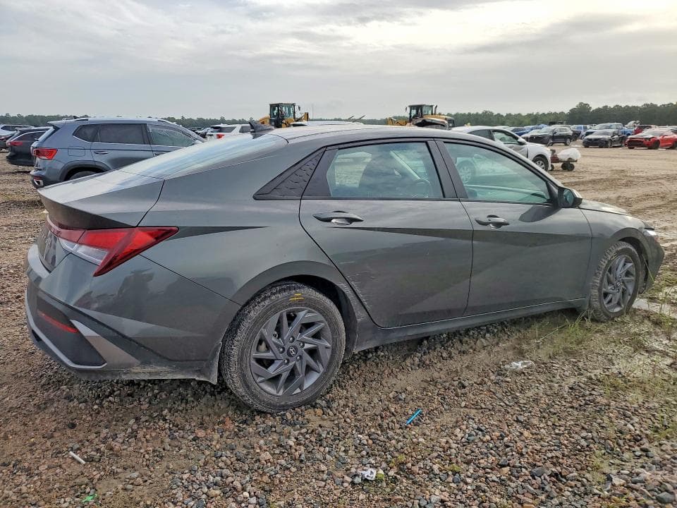 2024 HYUNDAI ELANTRA SEL 3