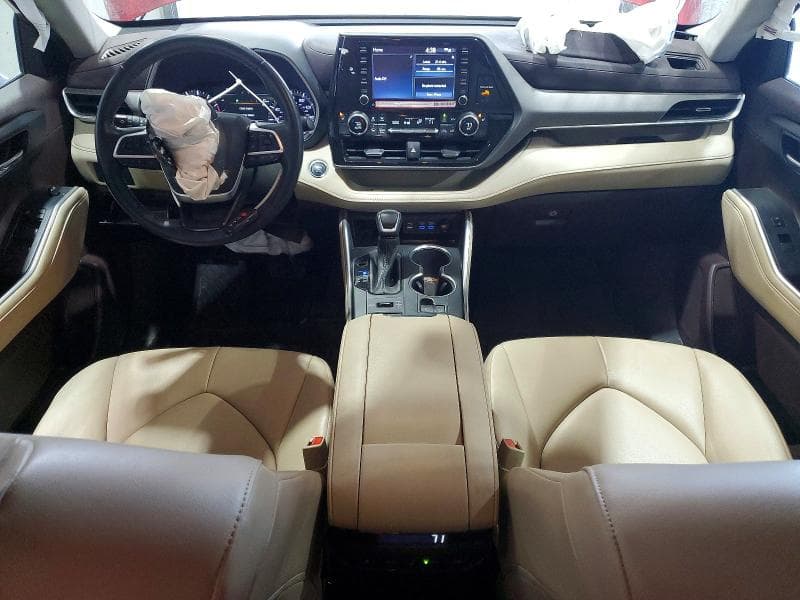 2022 TOYOTA HIGHLANDER XLE 8