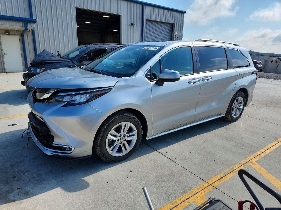2023 TOYOTA SIENNA XLE