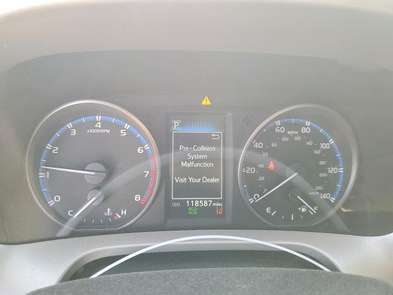 2017 TOYOTA RAV4 XLE 9