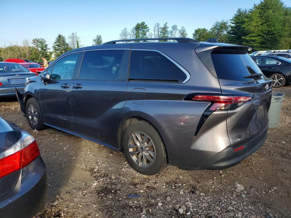 2022 TOYOTA SIENNA LE 2