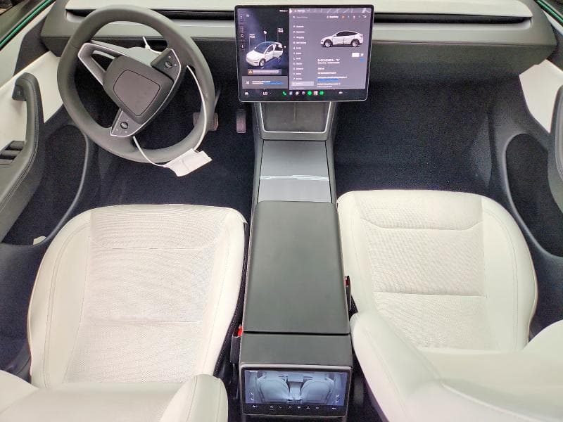 2026 TESLA MODEL Y 8