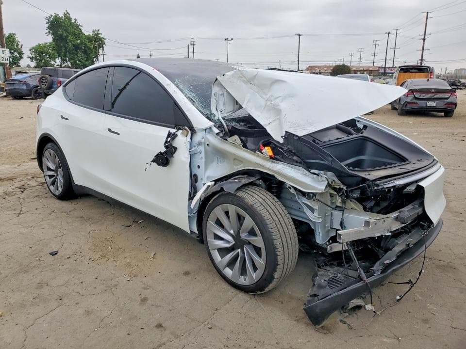 2026 TESLA MODEL Y 4