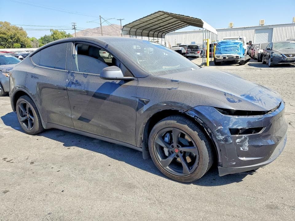 2026 TESLA MODEL Y 4