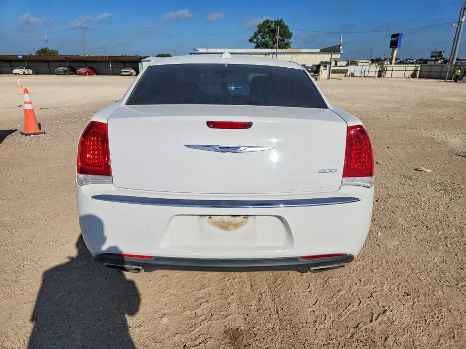 2019 CHRYSLER 300 LIMITED 6